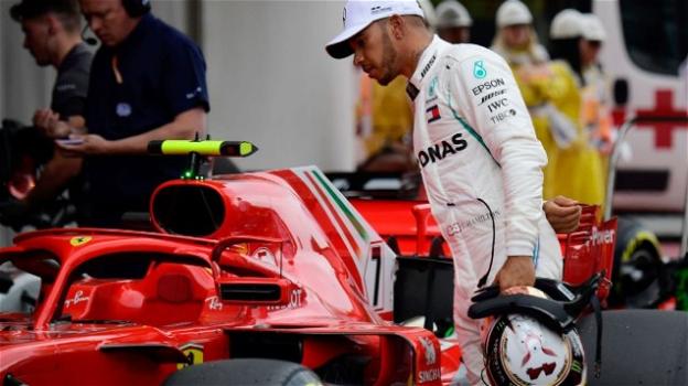 Lewis Hamilton strizza l’occhio alla Ferrari: “Sin da piccolo sono stato tifoso della Rossa”
