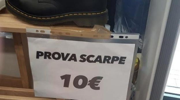 Mirandola: negozio chiede 10 euro solo per far provare le scarpe