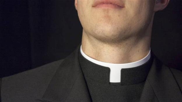 Savona, prete assume droga mentre si trova in gita con gli studenti, il vescovo: "Non ci sono stati danni a terzi"