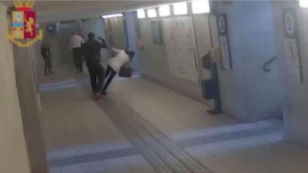 Un 24enne del Togo ha aggredito due donne nel sottopasso della stazione di Lecco