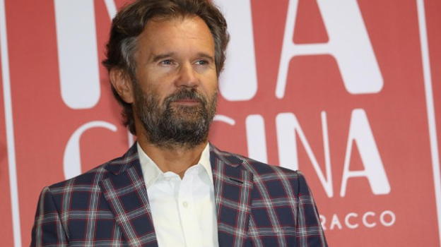 Carlo Cracco: ritorno in tv con un nuovo programma per il grande chef stellato