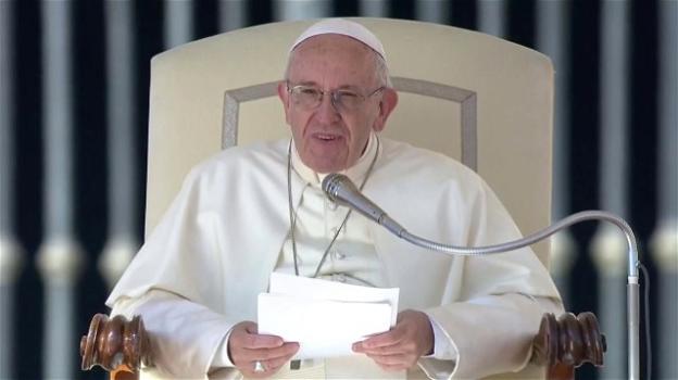 Papa Francesco: oltre il "santino", il vero santo