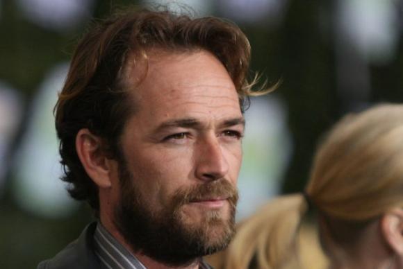 Il cast di Beverly Hills 90210 ha organizzato una raccolta fondi in onore di Luke Perry