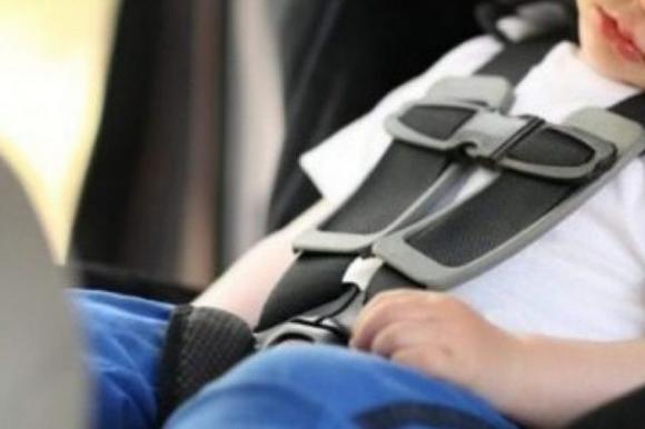 Catania, il piccolo Leonardo morto a 2 anni perché dimenticato in auto. La disperazione del papà: “Figlio mio, cosa ti ho fatto”