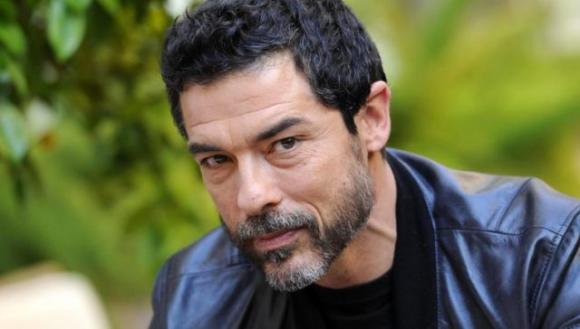 Alessandro Gassmann rompe il silenzio sulla sua malattia: “È arrivato il momento di parlarne, spero serva a qualcuno”