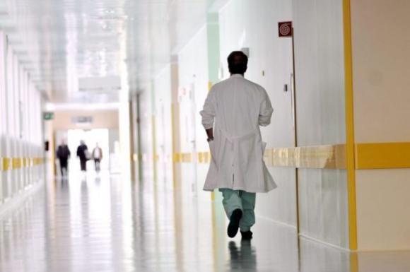 Legnano, testimoni di Geova negano trasfusione alla figlia in fin di vita. Interviene il pm