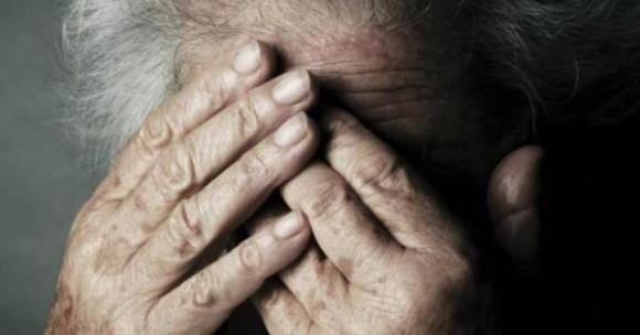 Anziana 90enne derubata e violentata: arrestati due adolescenti di 14 e 17 anni