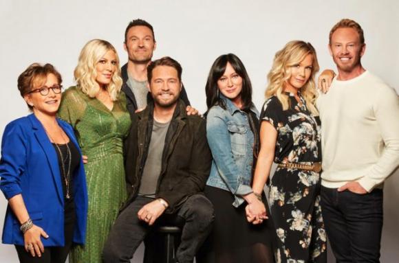 Il cast di Beverly Hills 90210 ha organizzato una raccolta fondi in onore di Luke Perry