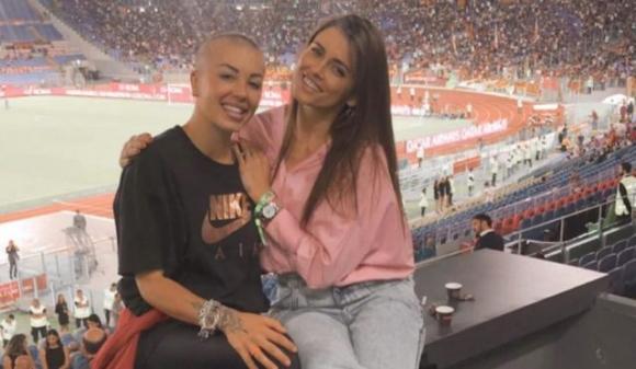 Claudia Nainggolan, il sorriso più bello contro il cancro insieme all’amica Emra