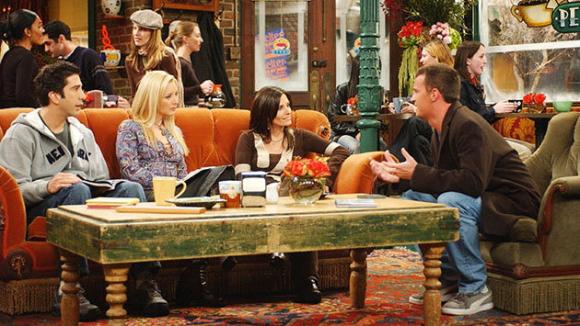 Il divano di Friends è in tour in tutto il mondo: le date delle due tappe italiane