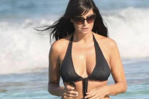Ilaria D'Amico in bikini a largo dell'isola di Giannutri ...