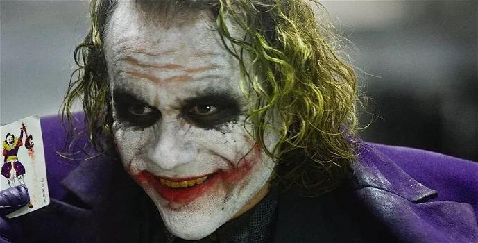 Milano: vestito da Joker in metro con una pistola finta, fermato dagli agenti bestemmia