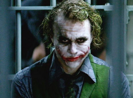 Milano: vestito da Joker in metro con una pistola finta, fermato dagli agenti bestemmia