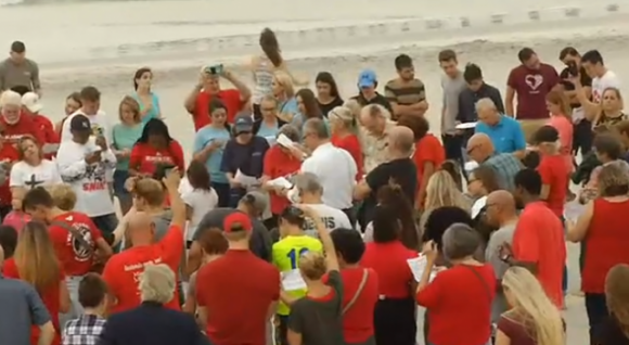 Florida: i cristiani vogliono bloccare l’uragano con le preghiere