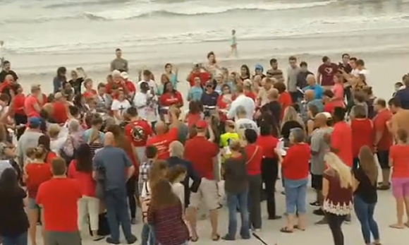Florida: i cristiani vogliono bloccare l’uragano con le preghiere