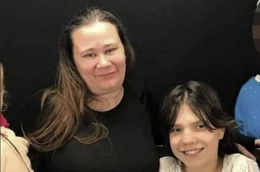 La nana 19enne che si spacciava per bambina è stata adottata da una nuova famiglia