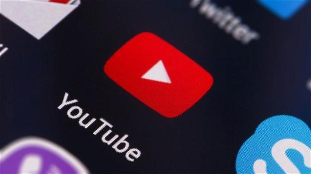 YouTube: novità per la dark mode, nuovo strumento pubblicitario, pericoloso bankware tra i video