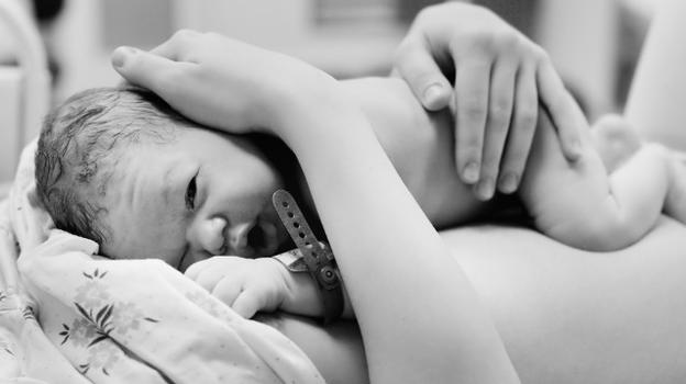 Parto naturale e parto cesareo: cambia il microbioma del neonato