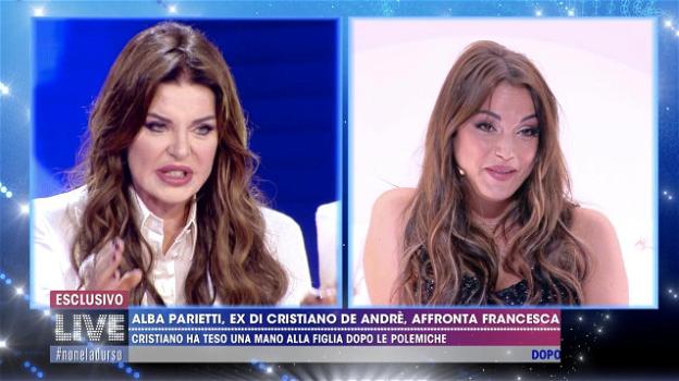 Live – Non è la D’Urso, Alba Parietti attacca Francesca De André: "L’unico talento che hai è sput****re la tua famiglia"