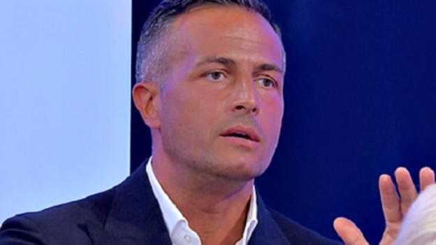 U&D over, Riccardo Guarnieri sfila in mutande. Simonetta e Deborah lo stroncano: "Effeminato e senza fascino"