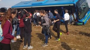Besate, Milano: autobus con 30 bambini esce di strada e si ribalta