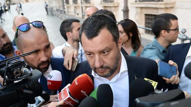 Salvini commenta la situazione di Roma e ricorda l’importanza di dare autonomia alle regioni