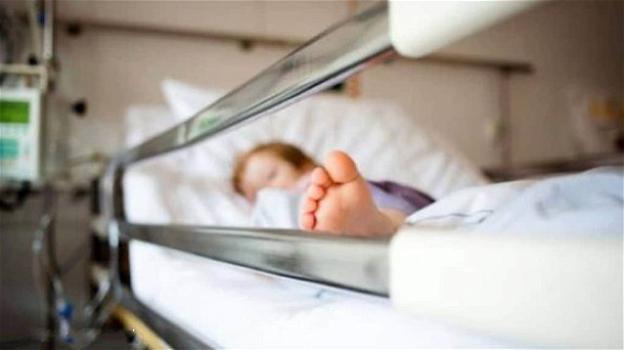 Torino, rimane con la testa incastrata tra il letto ed un mobile: muore bambina di pochi mesi