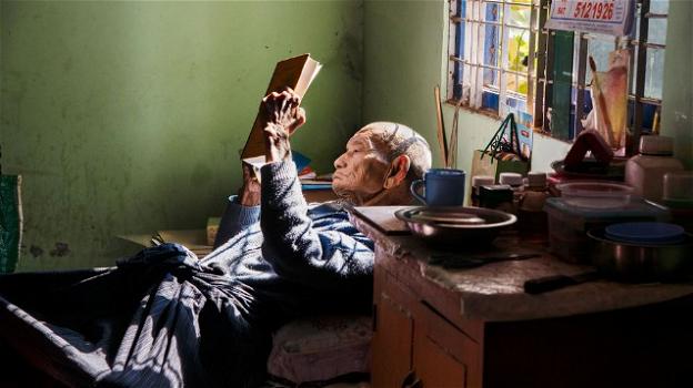 "Leggere – Steve McCurry": la mostra fotografica che ritrae persone di tutto il mondo