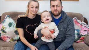 Inghilterra: bimbo di 14 mesi si sveglia dal coma e sorride al suo papà. In attesa di un intervento al cuore