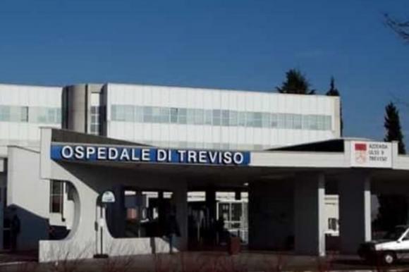 Treviso, scopre di avere un tumore in gravidanza: mamma 39enne muore dopo il parto