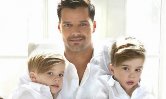 Ricky Martin annuncia l’arrivo del quarto figlio: “Siamo in dolce attesa”