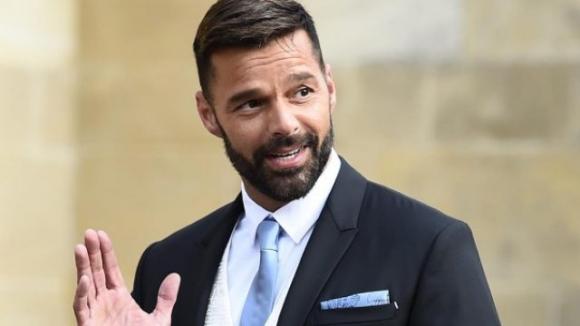 Ricky Martin annuncia l’arrivo del quarto figlio: “Siamo in dolce attesa”
