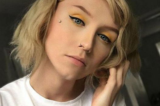 Invia il pene in chat a una ragazza ma lei è trans e gli manda la foto del suo