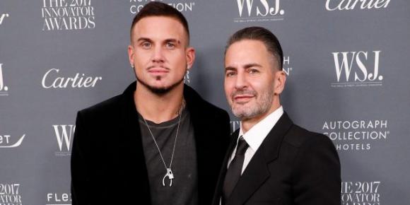 Stivaletti da uomo con il tacco: ecco la moda lanciata da Marc Jacobs