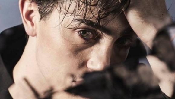 Michele Bravi torna in concerto dopo l’incidente, ecco le sue parole al pubblico