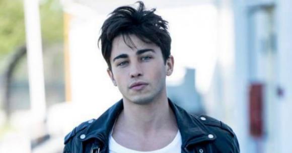 Riki accusato di plagio: “Il nuovo singolo è come Soldi di Mahmood”. Lui sclera