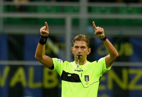 Arabia: durante il match l’arbitro non può consultare il VAR, staccato per caricare un cellulare