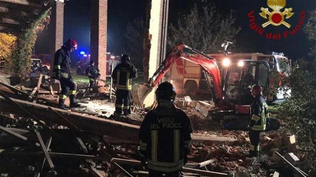 Alessandria, esplosioni in un cascinale: morti tre vigili del fuoco