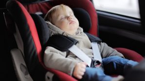 Dal 7 novembre sono obbligatori in auto i seggiolini anti abbandono