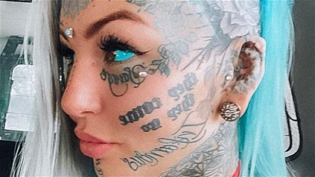 Donna australiana rischia la cecità tatuandosi i bulbi oculari