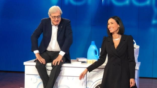 Vittorio Sgarbi, la sue recenti affermazioni a “Vieni da Me” hanno sollevato le polemiche sui social