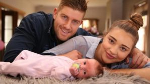 Modella australiana scopre di essere incinta solo al momento del parto