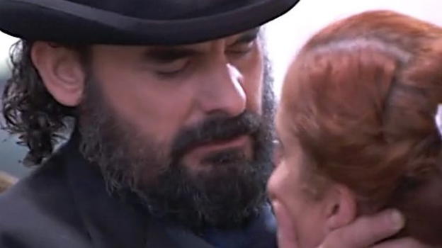 Una Vita, anticipazioni 26 novembre: l’incubo di Carmen, i sospetti su Alicia, la gara delle caramelle