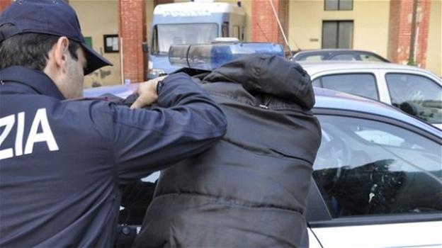 Firenze, tenta di dare fuoco alla moglie cospargendola di alcol: arrestato