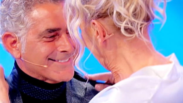 Anticipazioni Uomini e Donne over: sempre più passione tra Juan Luis e Gemma. Il sospetto di un accordo