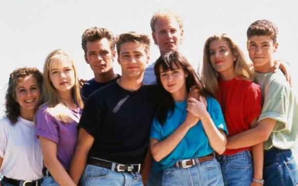 Beverly Hills 90210, cancellato il revival. Tori Spelling si sfoga: “Abbiamo fatto gli ascolti più alti”