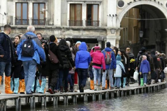 Maltempo, anche domani martedì 19 novembre le scuole resteranno chiuse: ecco l’elenco delle città