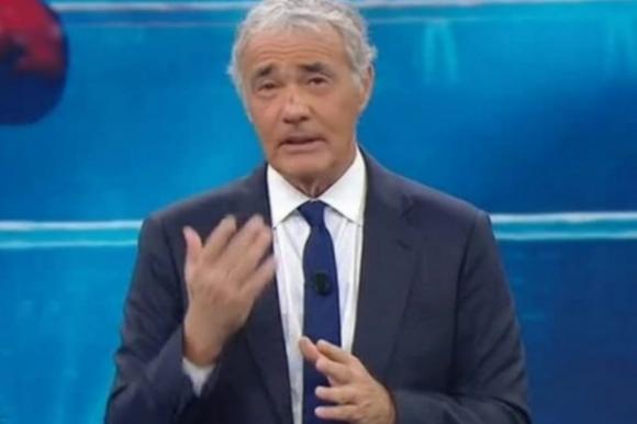 Massimo Giletti va in onda con una vistosa ferita: “Ho il naso rotto”. Mistero a Non è l’Arena
