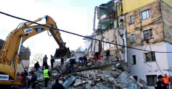 Terremoto in Albania, 20 minuti dopo la prima scossa nascono due gemellini: “La forza della vita”
