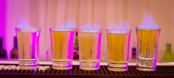 Drinkopoly, il Monopoly coi drink, è ciò di cui avrete bisogno questo inverno